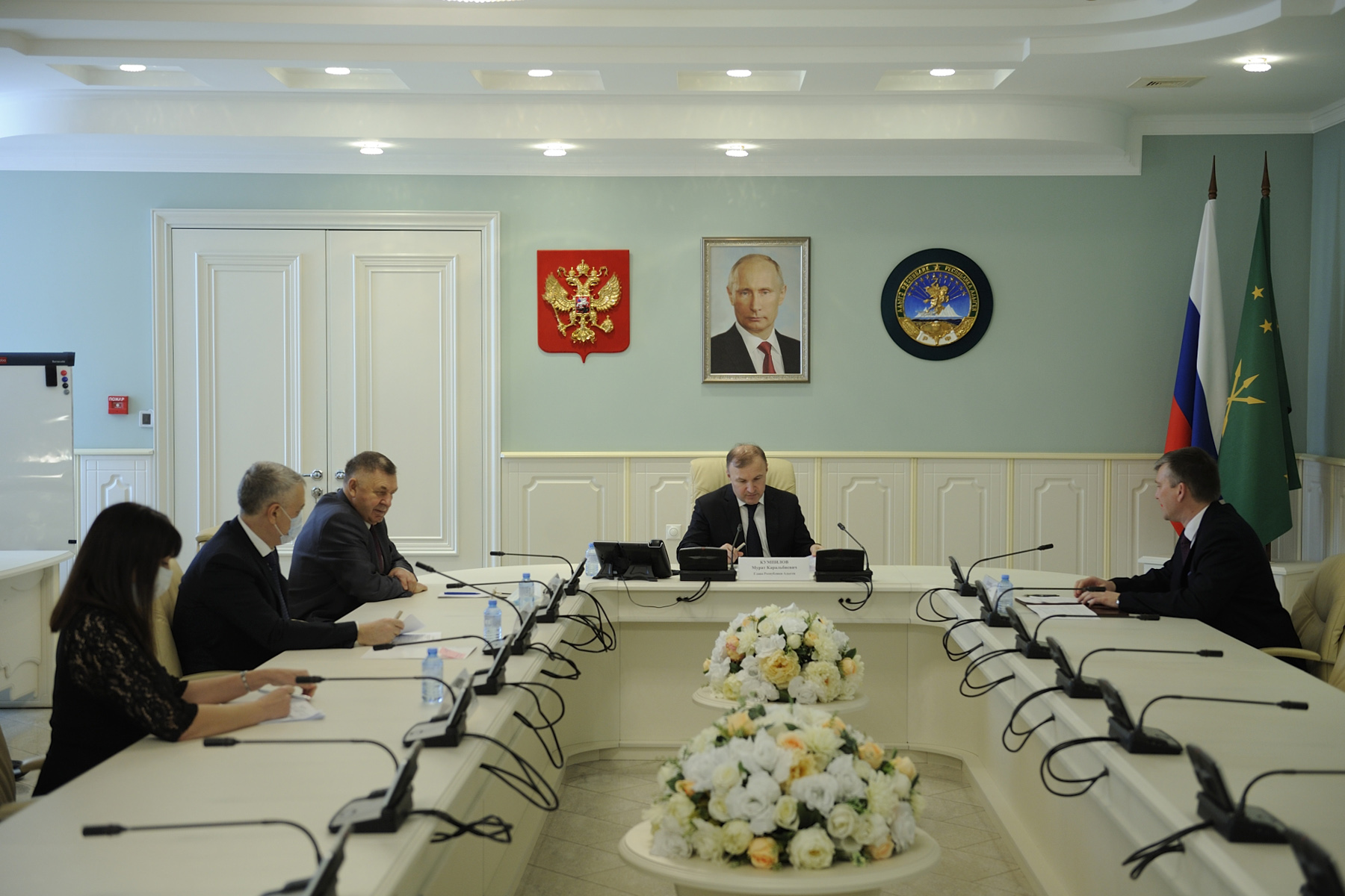 Глава Адыгеи провел встречу с председателем Контрольно-счетной палаты республики