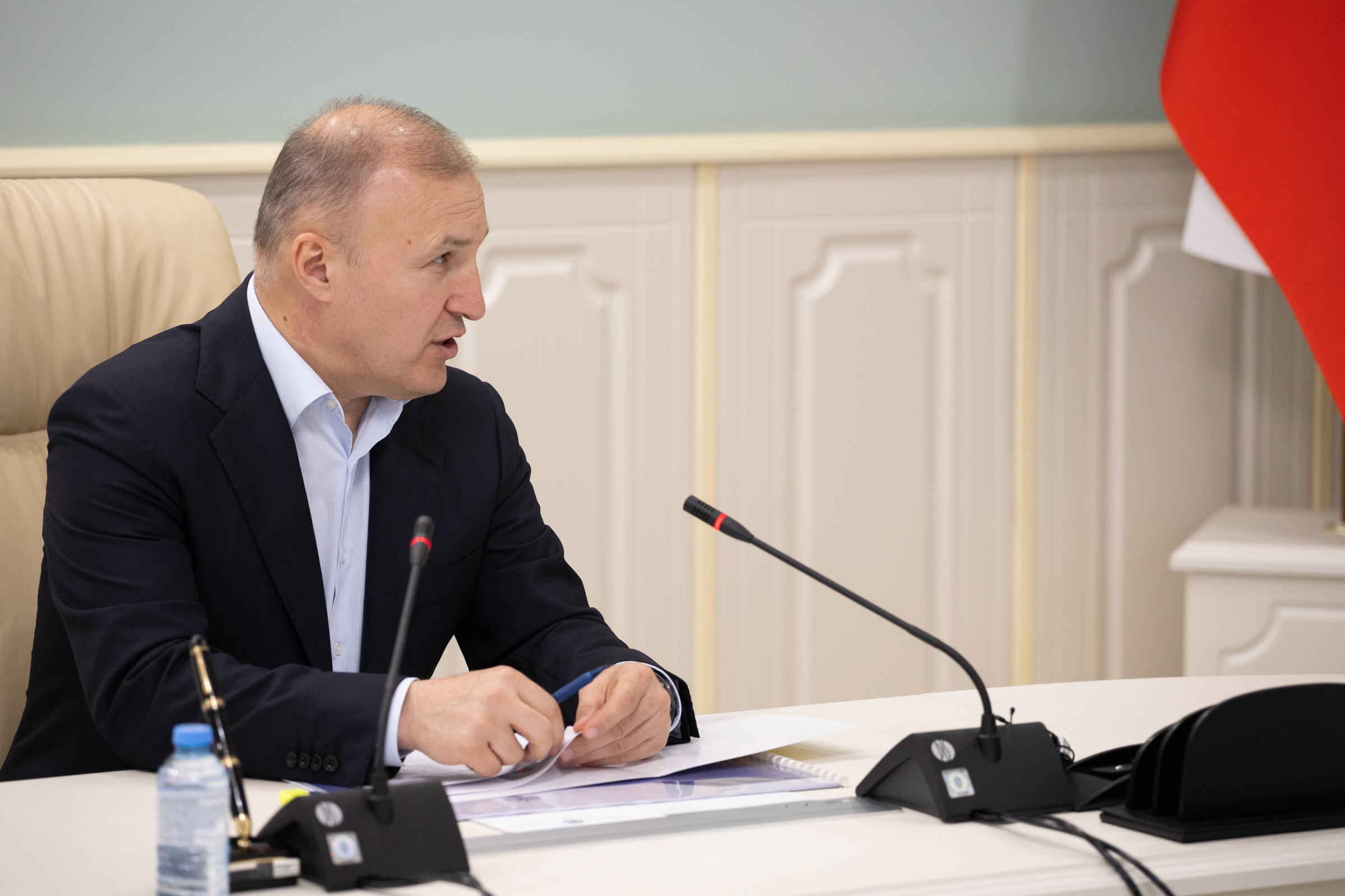 Глава республики обсудил с руководителем УПРДОР «Черноморье» дальнейшее развитие дорожной отрасли в республике