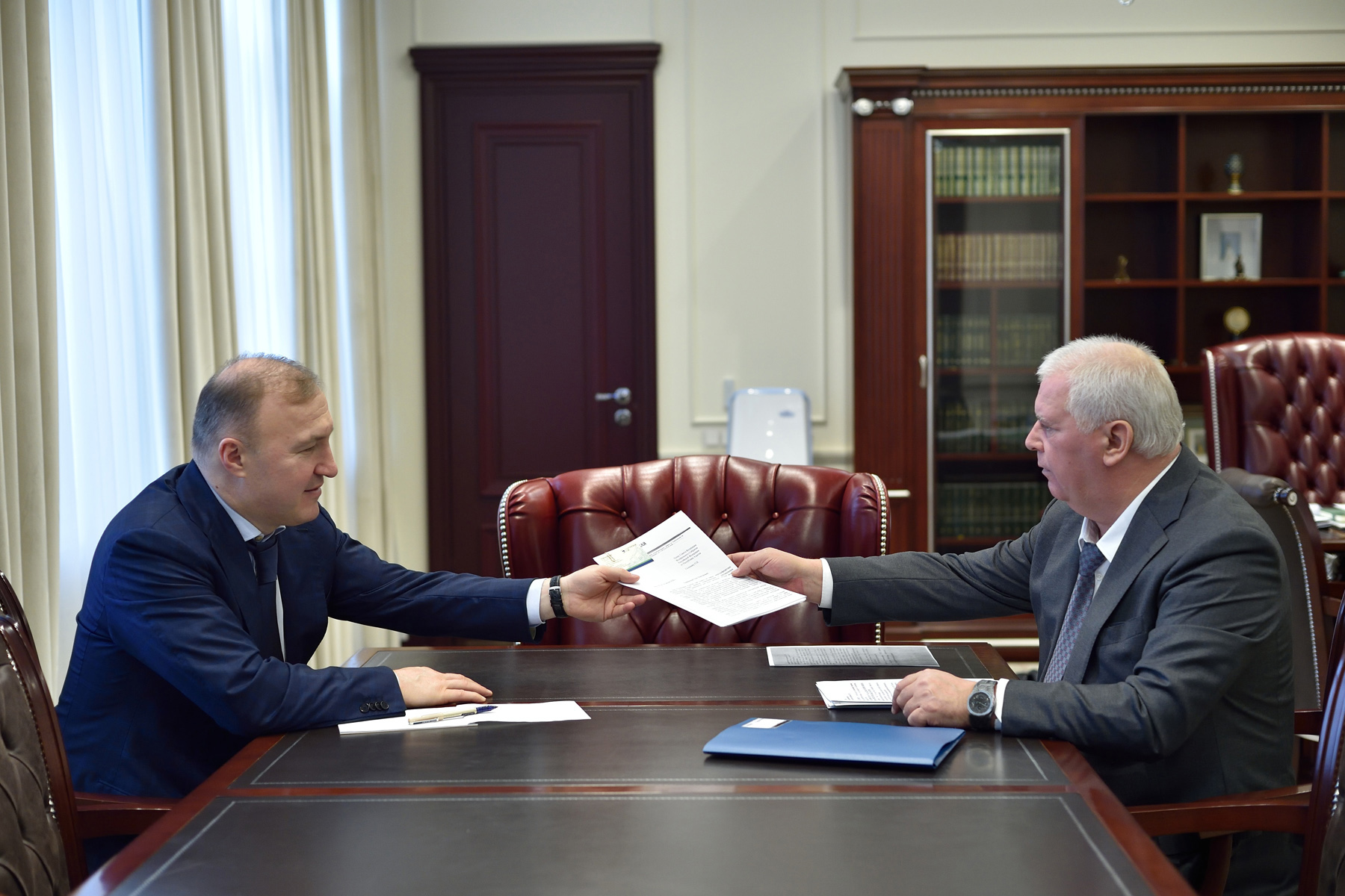 Глава Адыгеи Мурат Кумпилов провел встречу с сенатором РФ от республики Олегом Селезневым