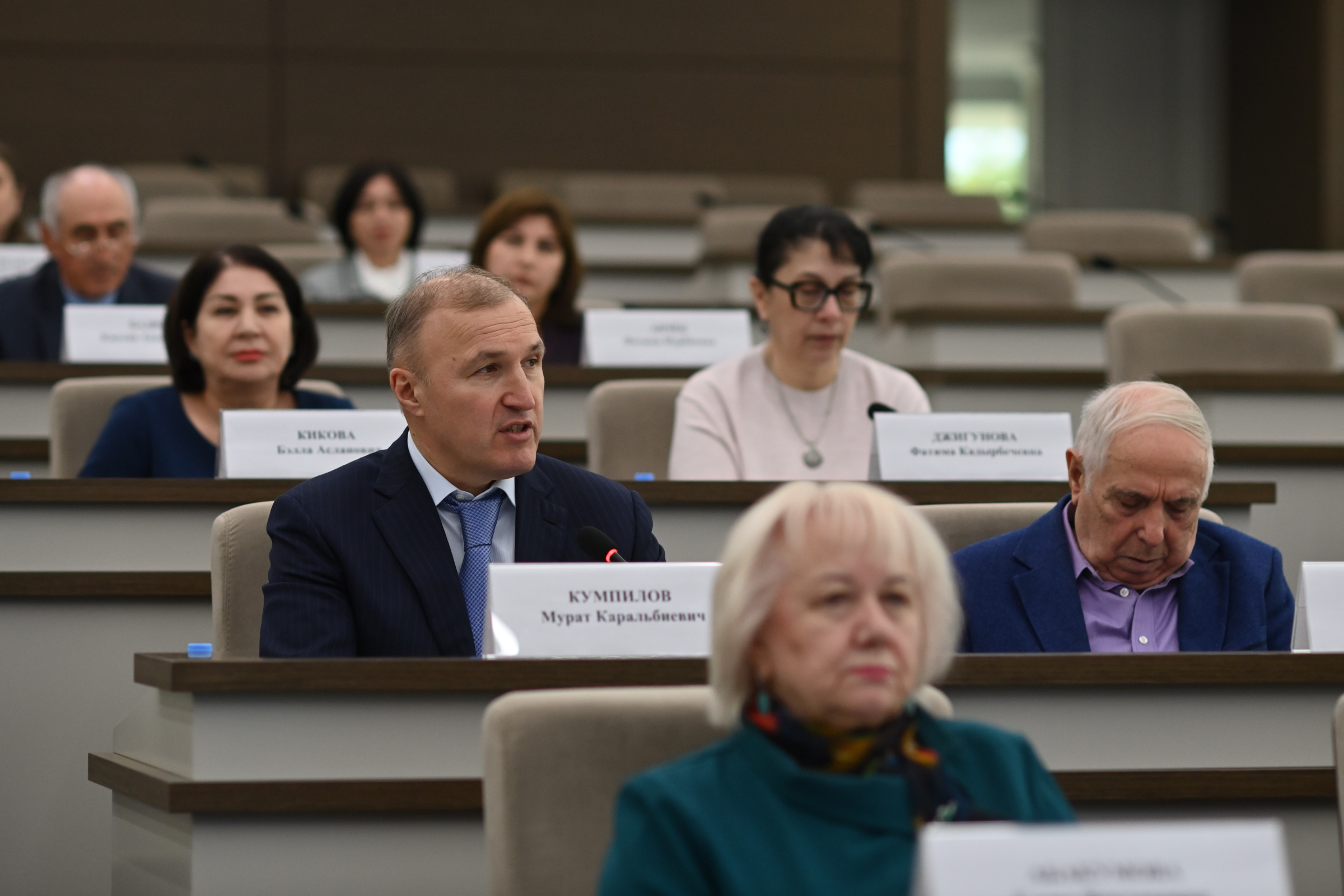 Мурат Кумпилов провел заседание Совета при главе РА по культуре и искусству