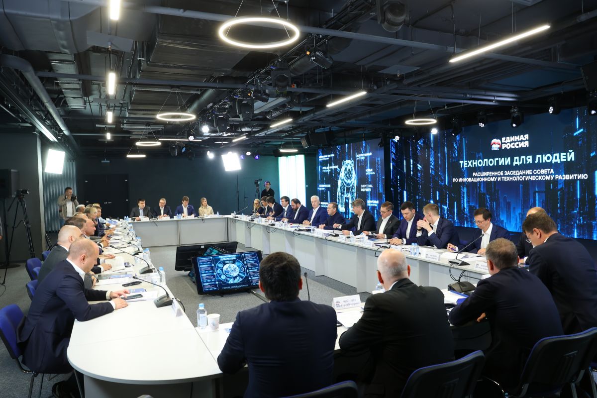 Председатель «Единой России» Дмитрий Медведев рассказал о технологическом лидерстве на заседании Совета по инновационному и технологическому развитию