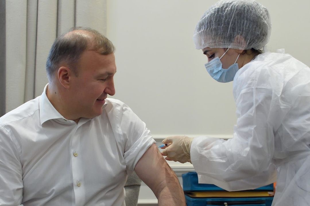 Глава Адыгеи вакцинировался от новой коронавирусной инфекции