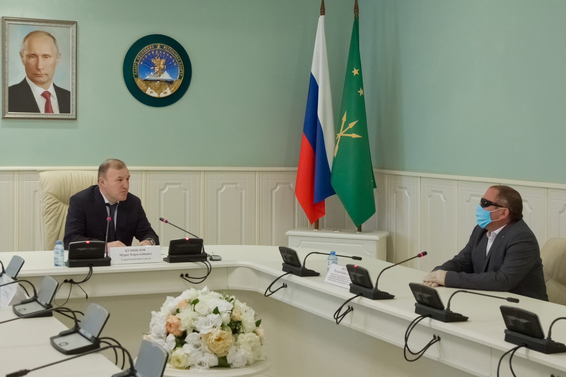 Глава Адыгеи провел встречу с руководителем Адыгейской республиканской организации Всероссийского общества слепых