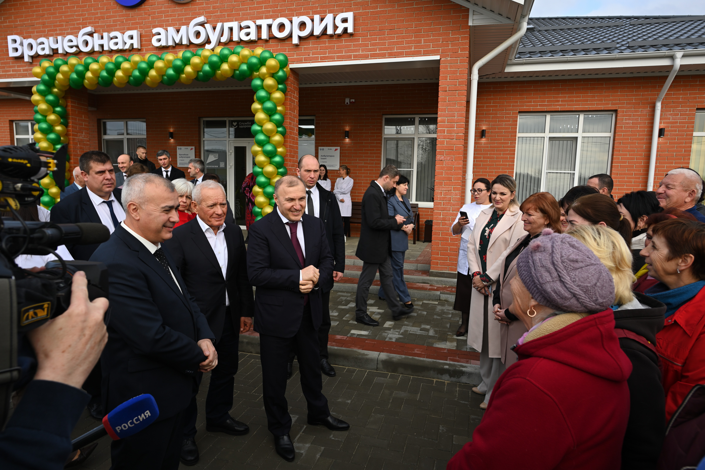 Мурат Кумпилов поздравил жителей села Садовое с открытием новой врачебной амбулатории