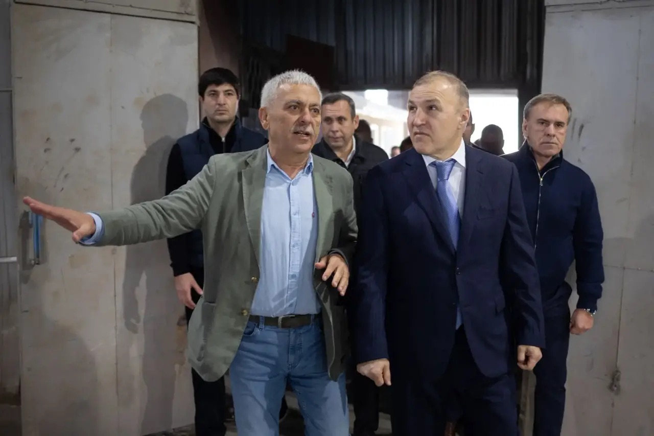 Глава Адыгеи посетил предприятие «Плитрон» и провёл выездное совещание по вопросам поддержки местных производителей