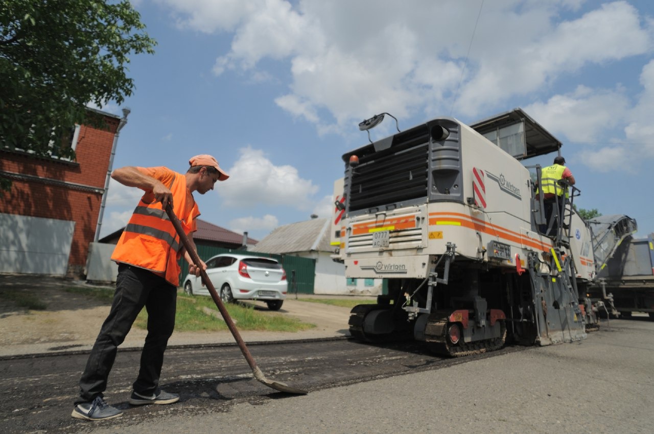 В Адыгее по нацпроекту идет ремонт тротуаров  