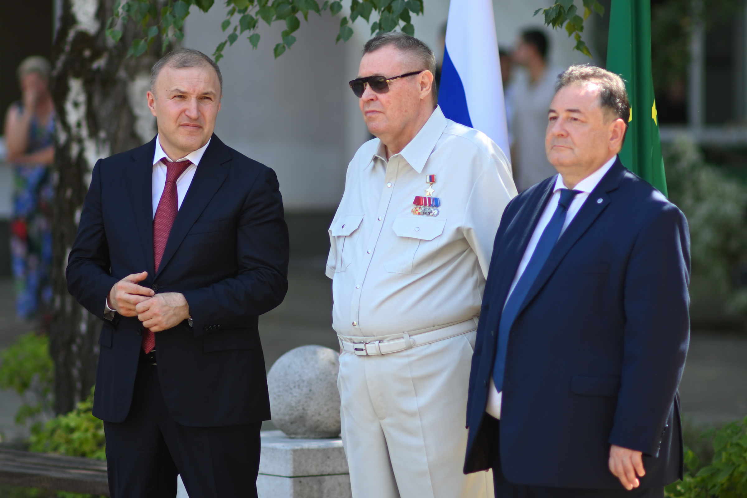 Полпред президента РФ в ЮФО и глава Адыгеи в День знаний посетили Адыгейский госуниверситет