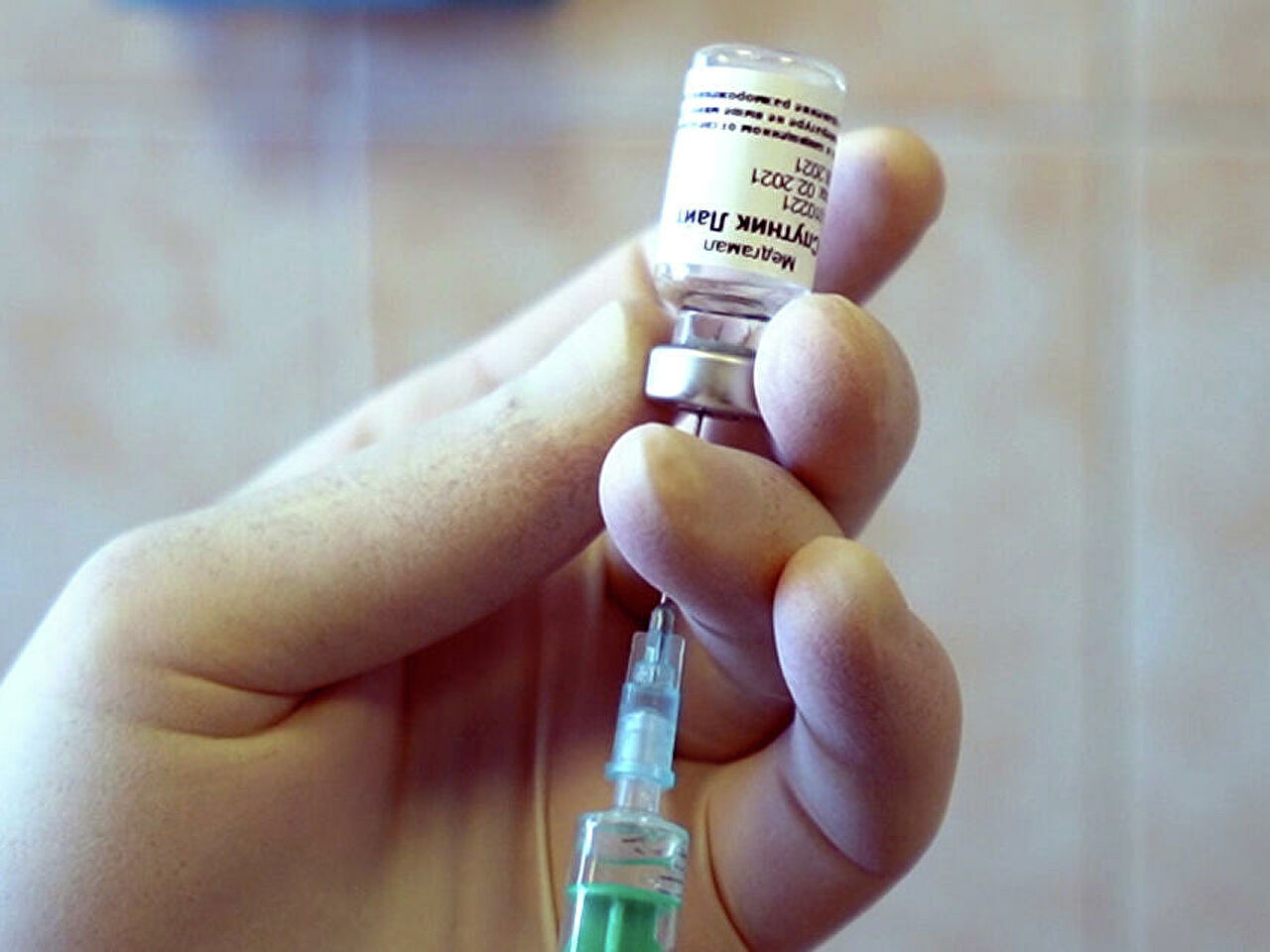 Вакцина «Спутник лайт» поступила в гражданский оборот