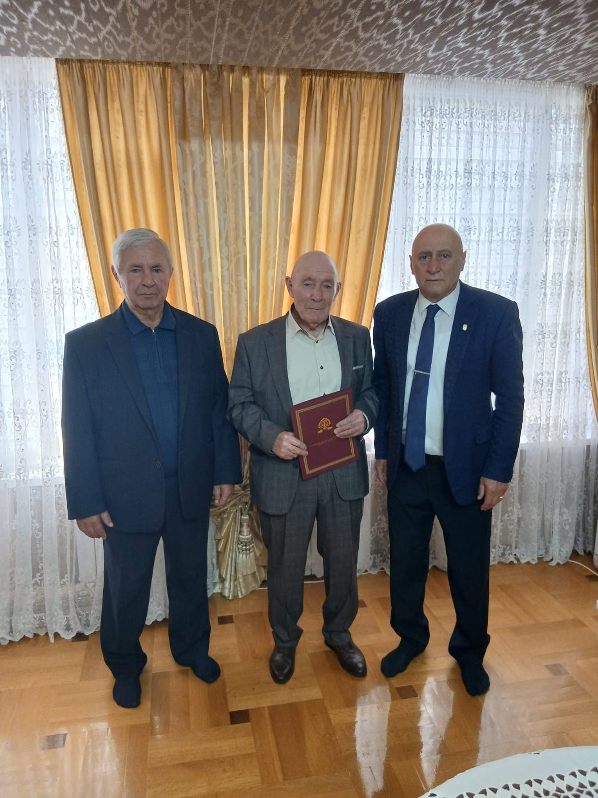 85-летие со дня рождения отметил почетный гражданин города Адыгейска Мос Джандар