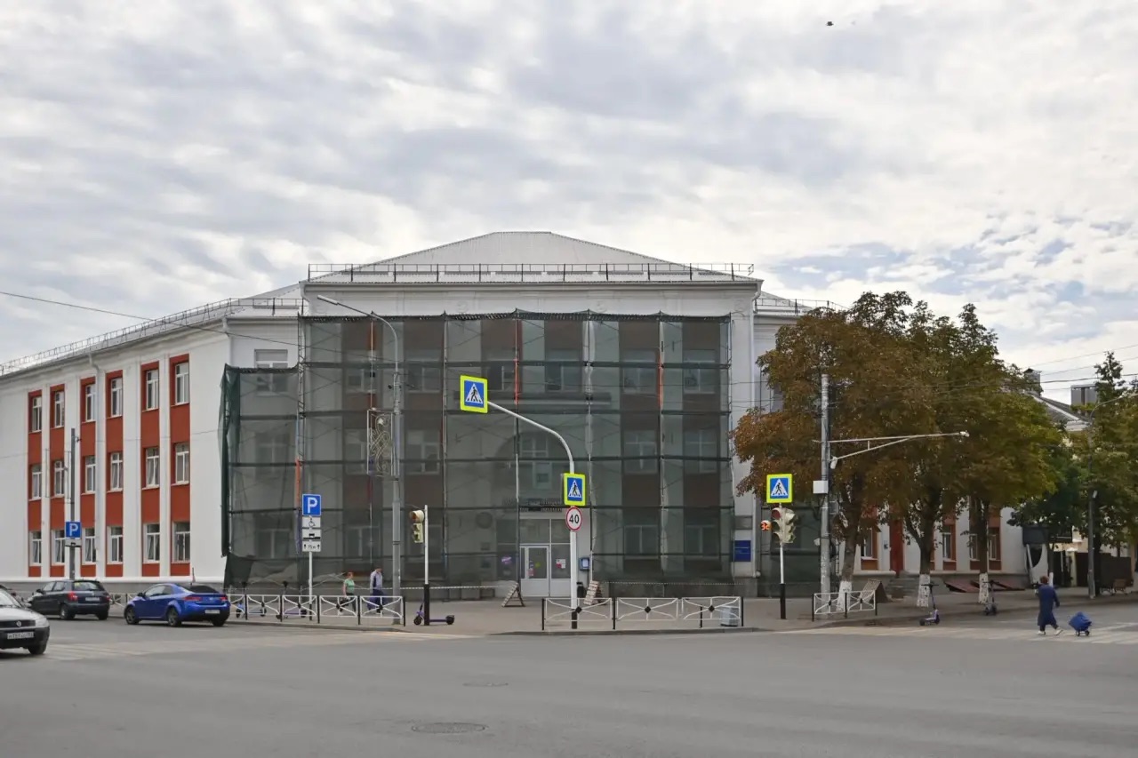 В Майкопе начался ремонт здания центрального почтового отделения