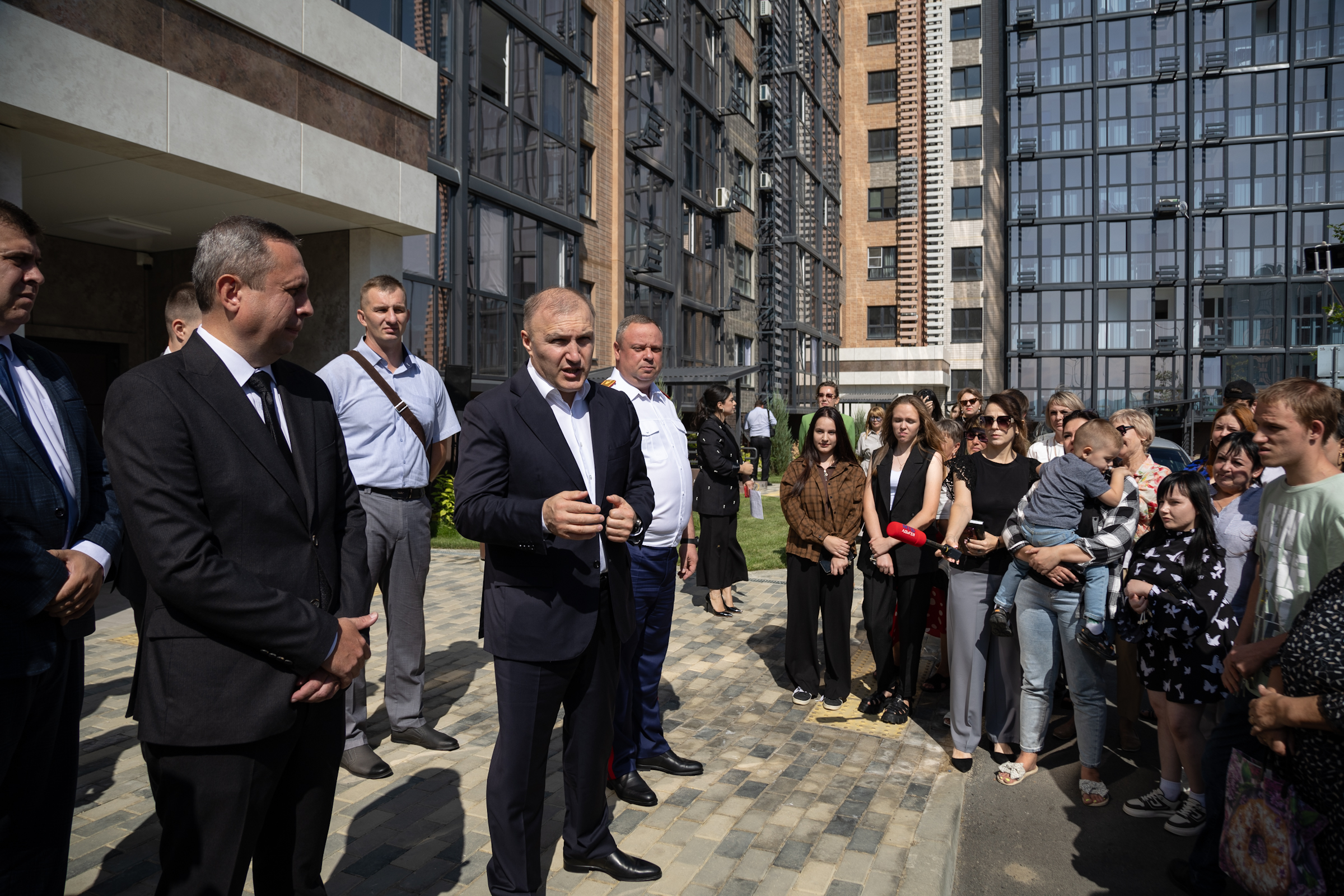 В Адыгее дети-сироты получили новое жильё
