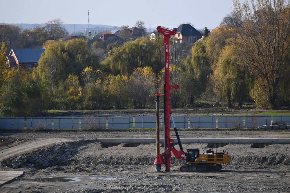 В Адыгее завершился первый этап реконструкции открытого бассейна в городском парке Майкопа