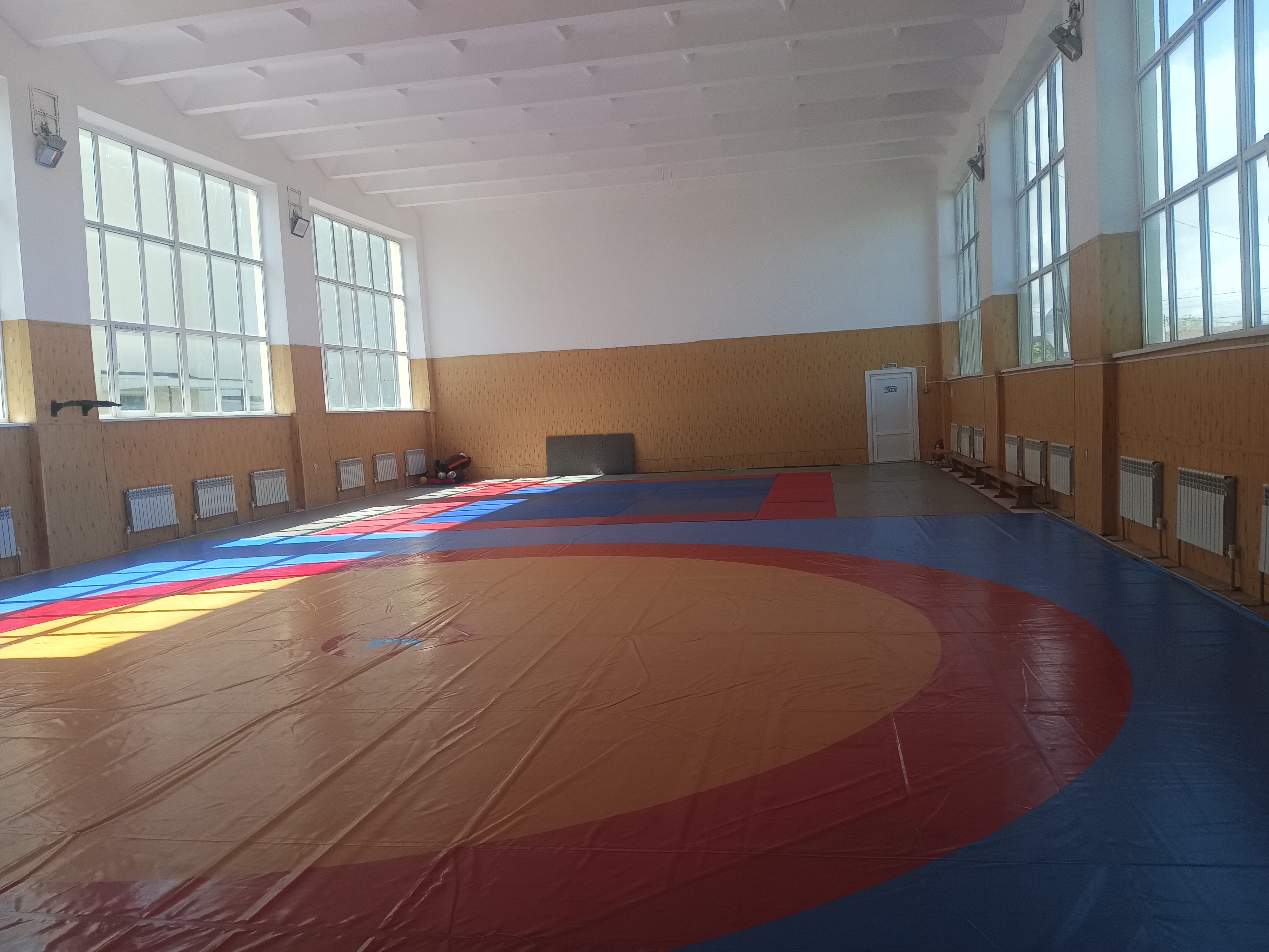 В Адыгейске отремонтировали спортивный зал благодаря помощи депутата Госдумы