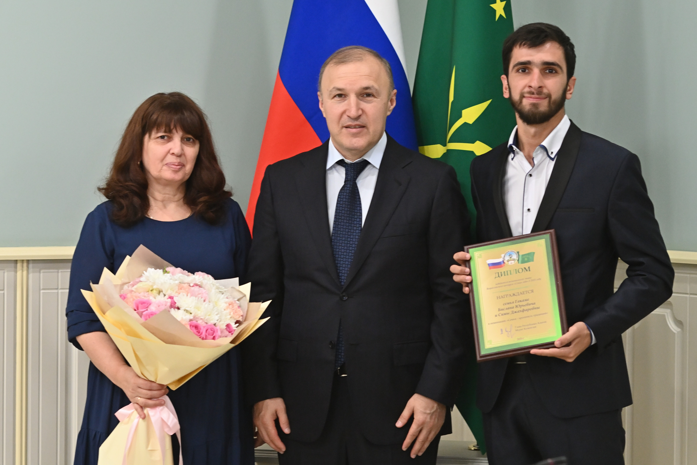 Мурат Кумпилов поздравил победителей всероссийского конкурса «Семья года»
