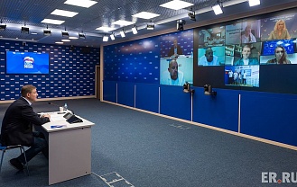 «Единая Россия» призвала объединить волонтерские организации всей страны в единый штаб