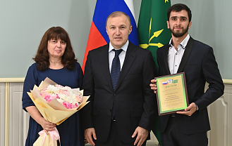 Мурат Кумпилов поздравил победителей всероссийского конкурса «Семья года»