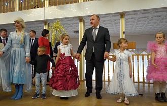 На новогоднем балу вместе  с  Главой Адыгеи