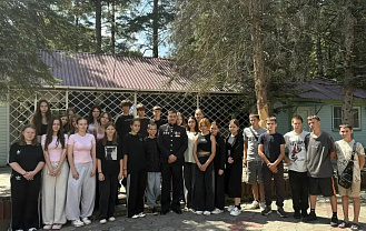 В Адыгее прошла встреча школьников с ветераном специальной военной операции Евгением Абатуровым