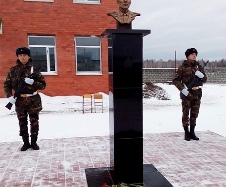 ЦУР Адыгеи помог вернуть памятник Герою России на родину