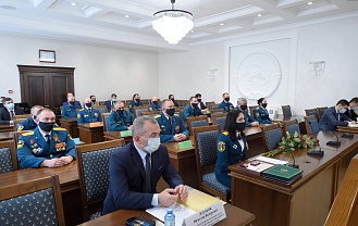 Глава Адыгеи поздравил сотрудников МЧС с наступающим Днем спасателя РФ и 30-летием образования МЧС России