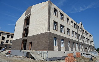 Глава Адыгеи ознакомился с ходом строительства школы в ст. Ханской